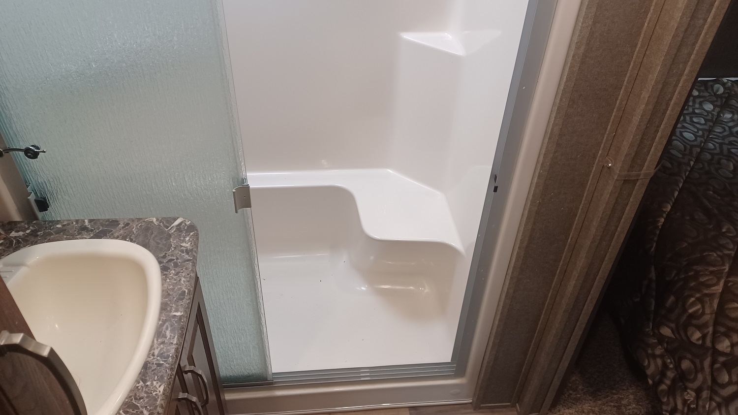 Avalanche 365MB shower seat